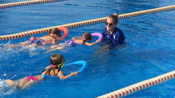 PerfectGym Swim School lesson plan swim students having fun